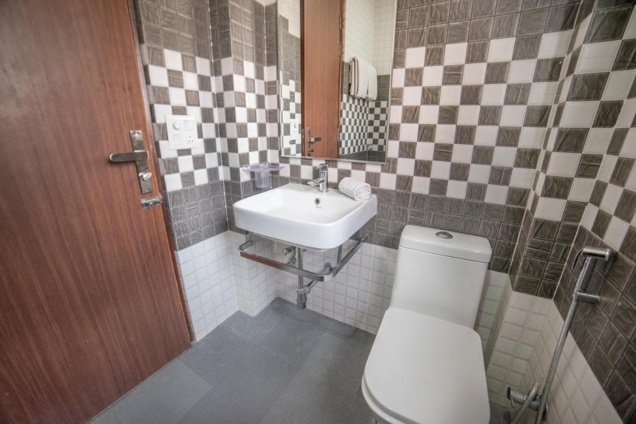 Fabhotel Mannat Residency Sec 52 غورغاون المظهر الخارجي الصورة