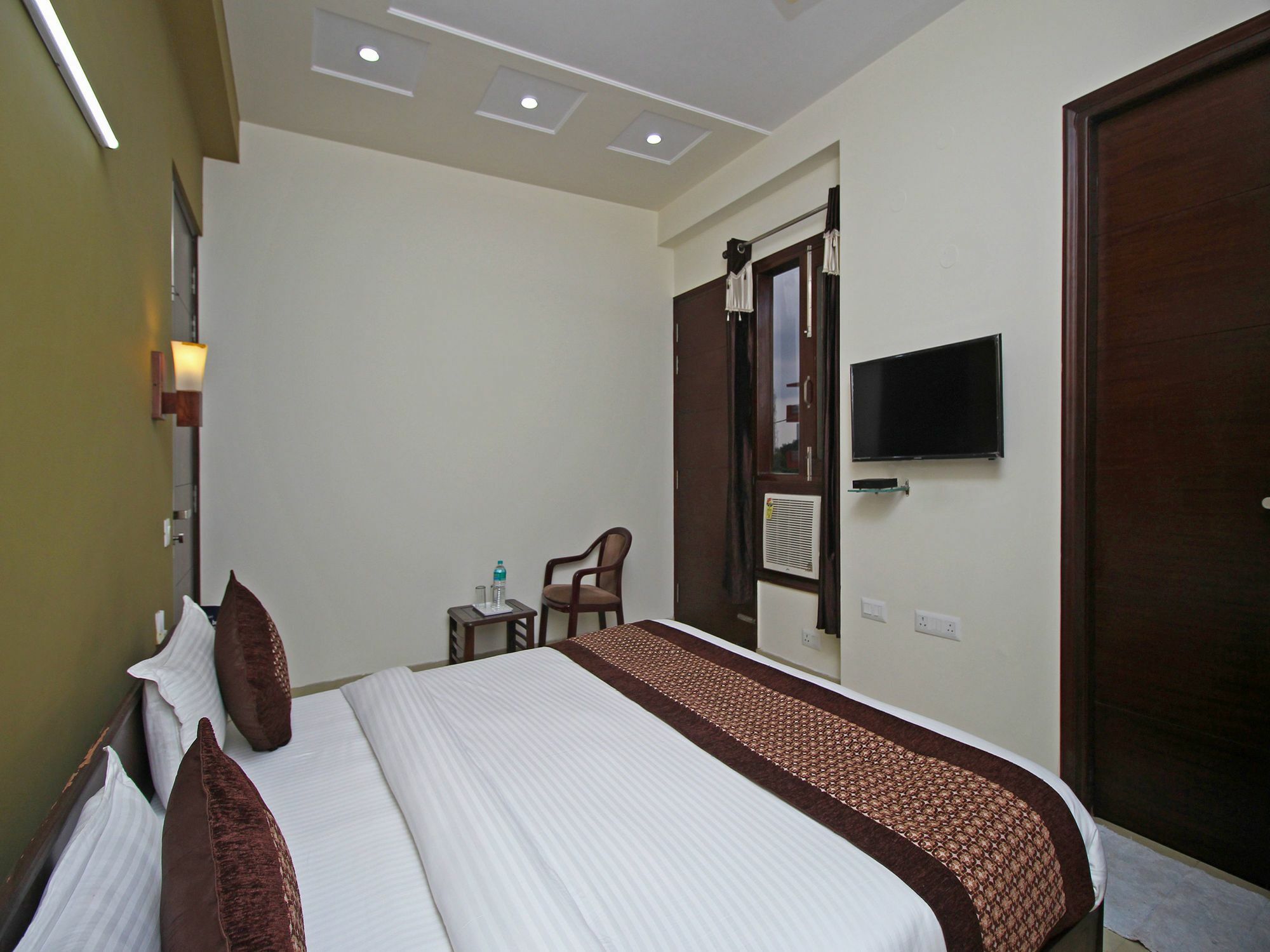 Fabhotel Mannat Residency Sec 52 غورغاون المظهر الخارجي الصورة