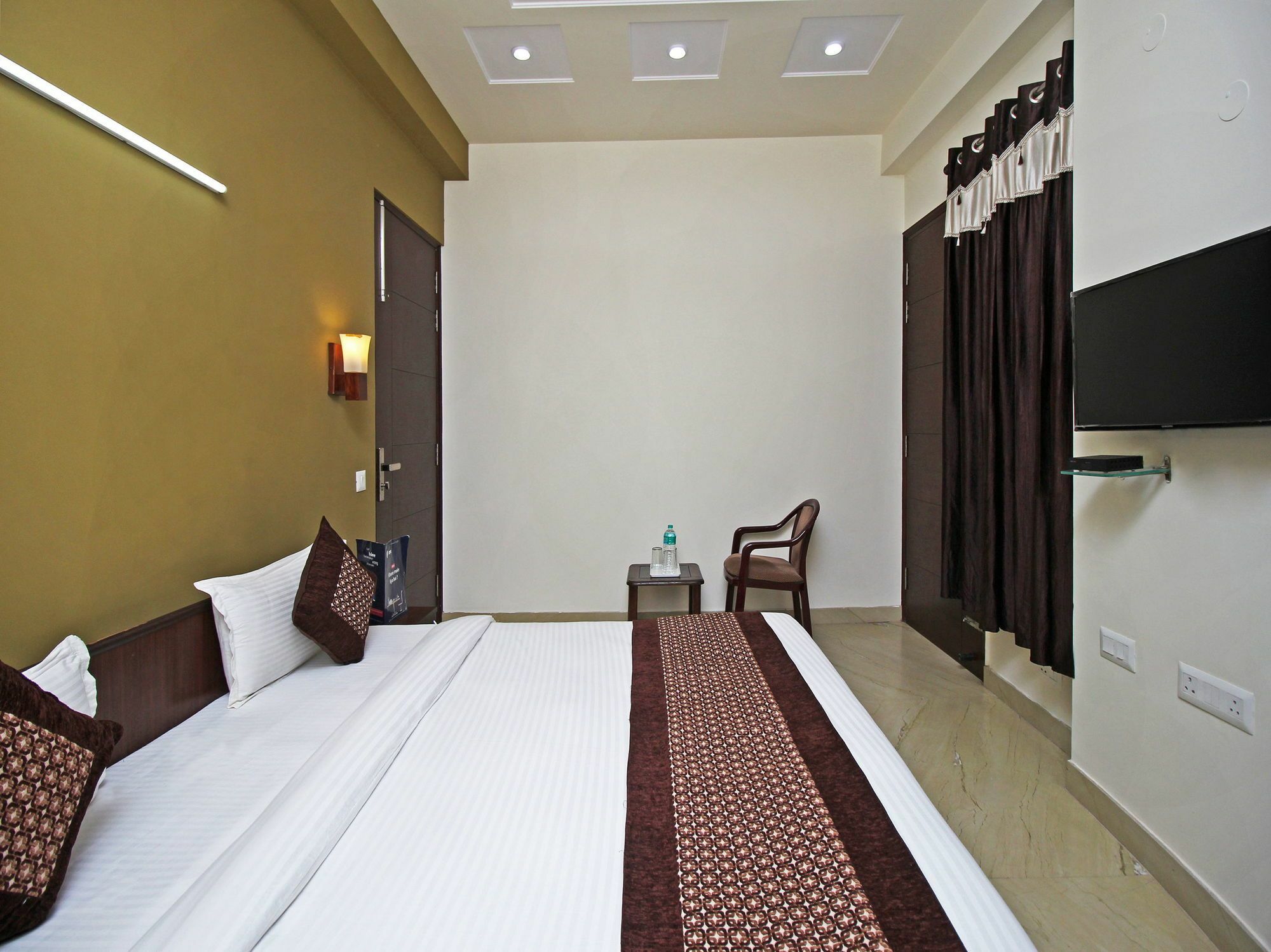 Fabhotel Mannat Residency Sec 52 غورغاون المظهر الخارجي الصورة
